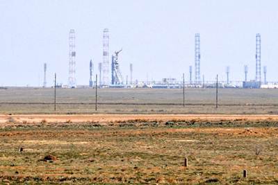 Anik G1 Spacecraft and ILS Proton on Pad 39